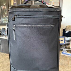 NEW Tumi Voyageur Leger International Carry-On